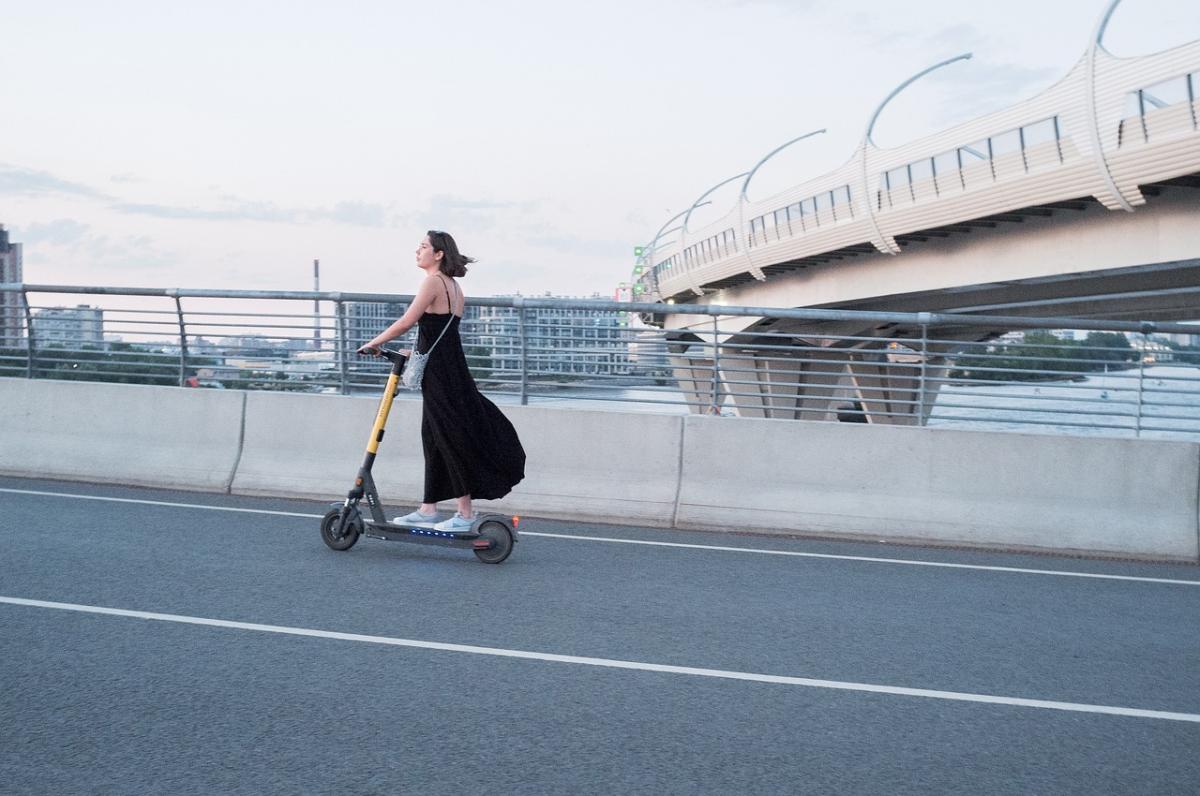 En ville, la trottinette électrique révolutionne nos déplacements